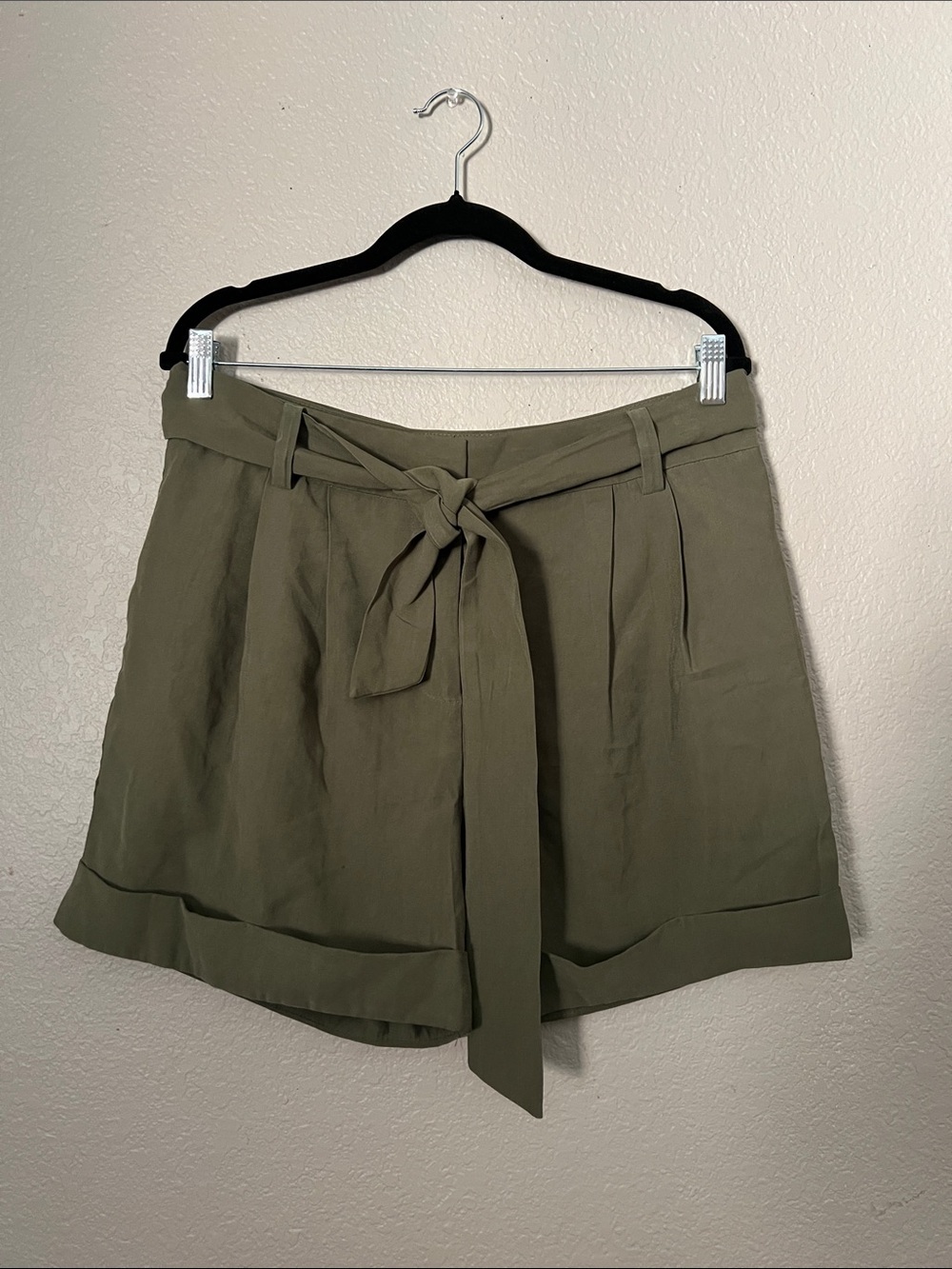 Worthington High-Waist Belted Pleated Shorts Size 12 NWT Avocado Green - Picture 1 of 5